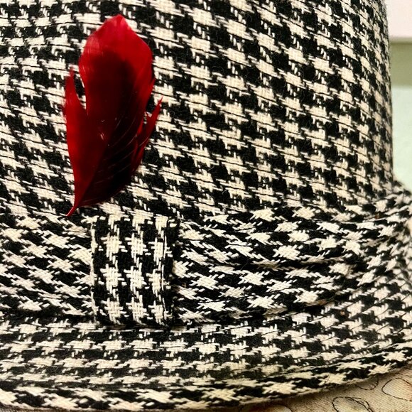 Vintage Larchmont Houndstooth Wool Fedora Hat w/ Red Feather – Size 7 - Picture 3 of 5